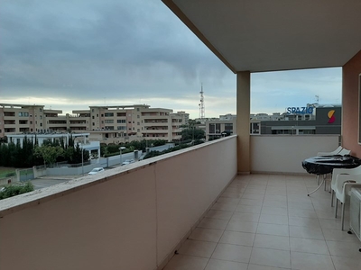 Appartamento in Affitto a Lecce, zona Partigiani, 1'300€, 160 m², arredato