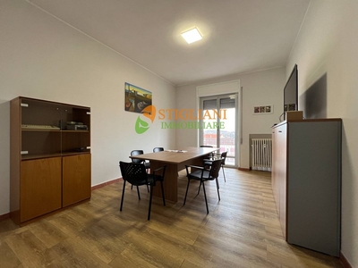 Appartamento in Vendita a Campobasso, zona Centro, 159'000€, 175 m²