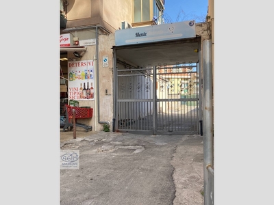 Box in Vendita a Palermo, zona Indipendenza - Calatafimi - Mezzomonreale, 290'000€, 640 m²