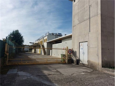 Capannone in Vendita a Pordenone, 600'000€, 2201 m²