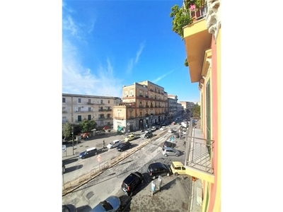 Appartamento in Piazza Giuseppe Di Vittorio , Napoli (NA)