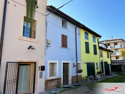 Rustico in Vendita a Verona, zona Chievo, 58'000€, 70 m²