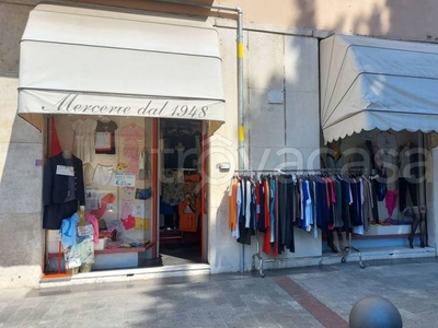Abbigliamento in vendita a Genova viale Cambiaso, 1