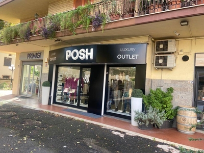 Abbigliamento in vendita a Monterotondo viale Giuseppe Mazzini, 14