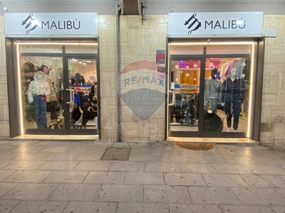 Abbigliamento in vendita a Roma viale Partenope, 120