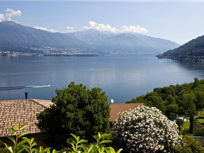 Appartamento a Pino Sulla Sponda Del Lago Maggiore con terrazza