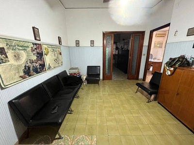 Appartamento in Vendita a Napoli, zona Ponticelli, 189'000€, 207 m²