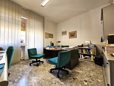 Appartamento in Vendita a Teramo, zona Centro, 179'000€, 171 m²