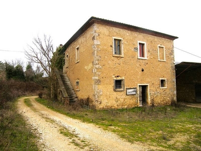 Autentico Casale Toscano in Vendita a Rapolano Terme