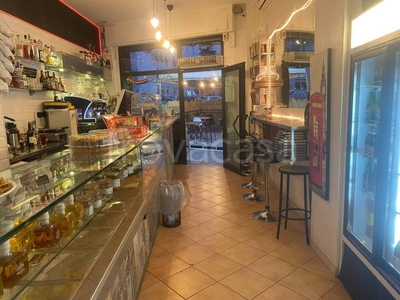 Bar in in vendita da privato a Roma viale delle Gardenie, 43
