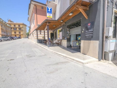 Bar in vendita a Monte San Giusto via Giuseppe Verdi
