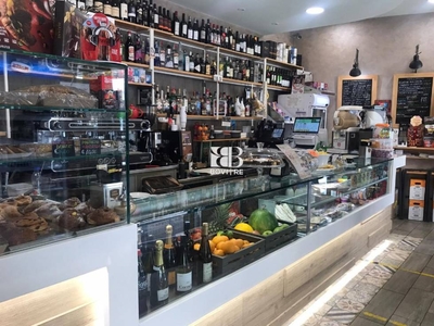 Bar in vendita a Roma via Albenga