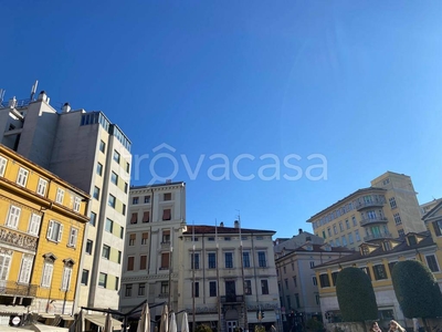 Bar in vendita a Trieste piazza Carlo Goldoni