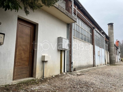Capannone Industriale in in vendita da privato a Cassacco via 1 Maggio, 10