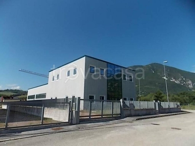 Capannone Industriale in vendita a Castelraimondo localita' Lanciano, 27