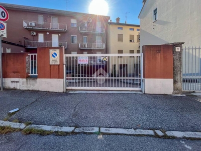 Capannone Industriale in vendita a Cremona via Amedeo Tonani, 73