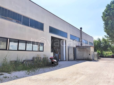 Capannone Industriale in vendita a Fano via Ugo La Malfa, 13