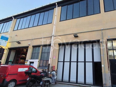 Capannone Industriale in vendita a Genova via Multedo di Pegli