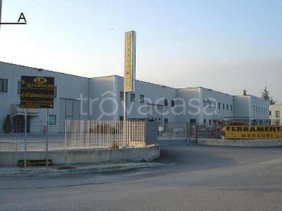 Capannone Industriale in vendita a Montecassiano via Dei Mori, snc
