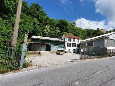 Capannone Industriale in vendita a Sant'Olcese via Don Giovanni Minzoni, 81