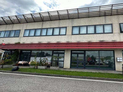 Capannone Industriale in vendita a Udine via Stiria