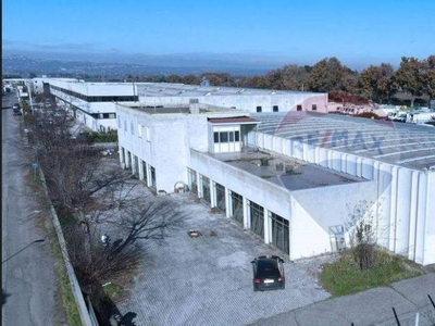 Capannone Industriale in vendita a Viterbo strada Poggino, 20