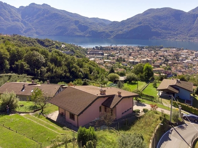 Casa a Mandello Del Lario con giardino privato