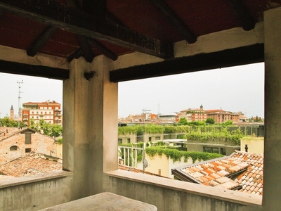 Casa Indipendente in Vendita a Parma, 480'000€, 370 m²