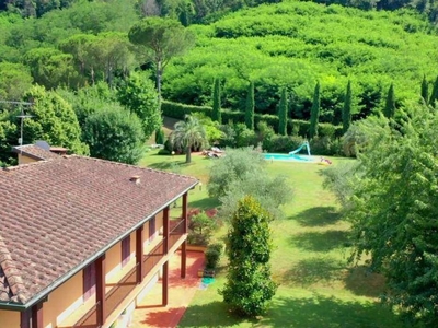Charming Farmhouse for Sale in Lucca: Expansive Garden, Pool, and Panoramic Views