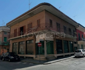 Filiale Bancaria in vendita a Civitanova Marche via della Vela 59