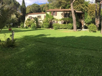 In Vendita: Struttura Agrituristica con Terreno e Piscina a Follonica, Toscana