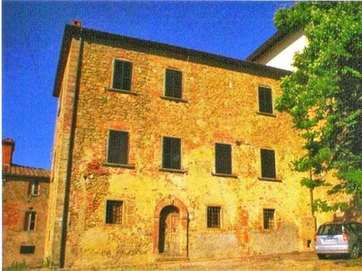 Titolo: Villa Storica In Vendita a Monte San Savino: Un Tesoro Toscano