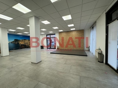 Immobile commerciale in Affitto a La Spezia, zona Periferia Est, 3'000€, 250 m²