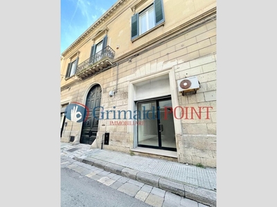 Immobile commerciale in Affitto a Lecce, 700€, 69 m²