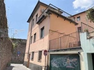 Immobile commerciale in Vendita a Pistoia, 752'000€, 679 m²