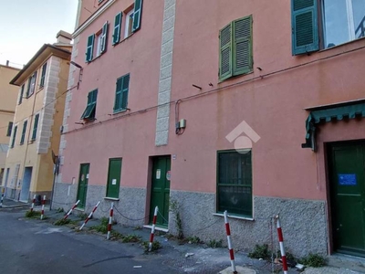 Laboratorio in vendita a Genova via Carpaneto, 44