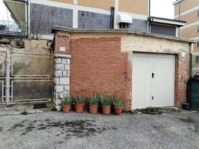 Laboratorio in Vendita a Perugia, zona Semicentrale, 65'000€, 215 m², con Box