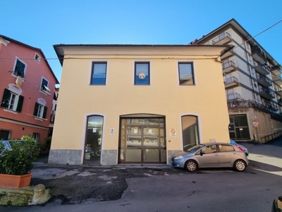 Magazzino in vendita a Busalla via Franzante, 32R