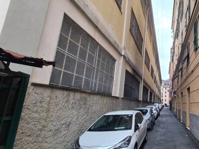 Magazzino in vendita a Genova via chiusone, 8-4