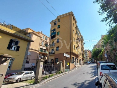 Magazzino in vendita a Genova via Donghi, 50