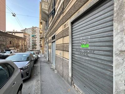 Magazzino in vendita a Genova via Gian Battista Monti, 28