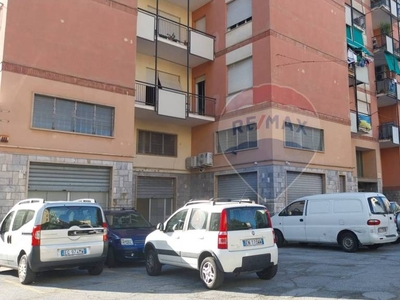 Magazzino in vendita a Genova via Murtola, 8