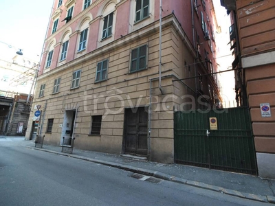 Magazzino in vendita a Genova via Vincenzo Gioberti, 23r