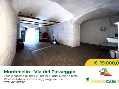 Magazzino in vendita a Guidonia Montecelio via del Passeggio, 62
