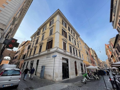 Magazzino in vendita a Roma borgo Pio, 47