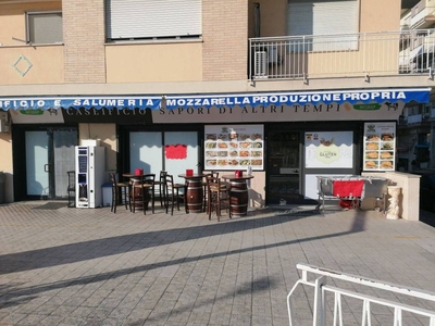 Negozio Alimentare in in vendita da privato a Gaeta via Papa Giovanni xxiii, 1