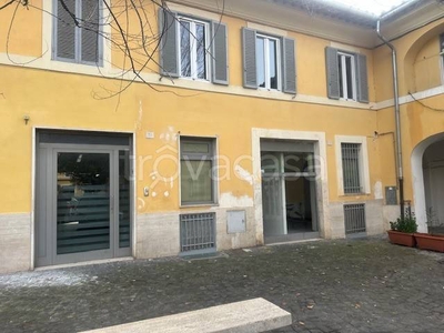 Negozio in vendita a Castel Madama piazza Giuseppe Garibaldi, 31