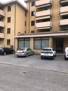 Negozio in vendita a Cremona via Alessandro Pampurino, 5