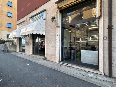 Negozio in vendita a Genova via Bologna