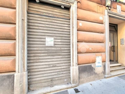 Negozio in vendita a Genova via Leone Vetrano, 11